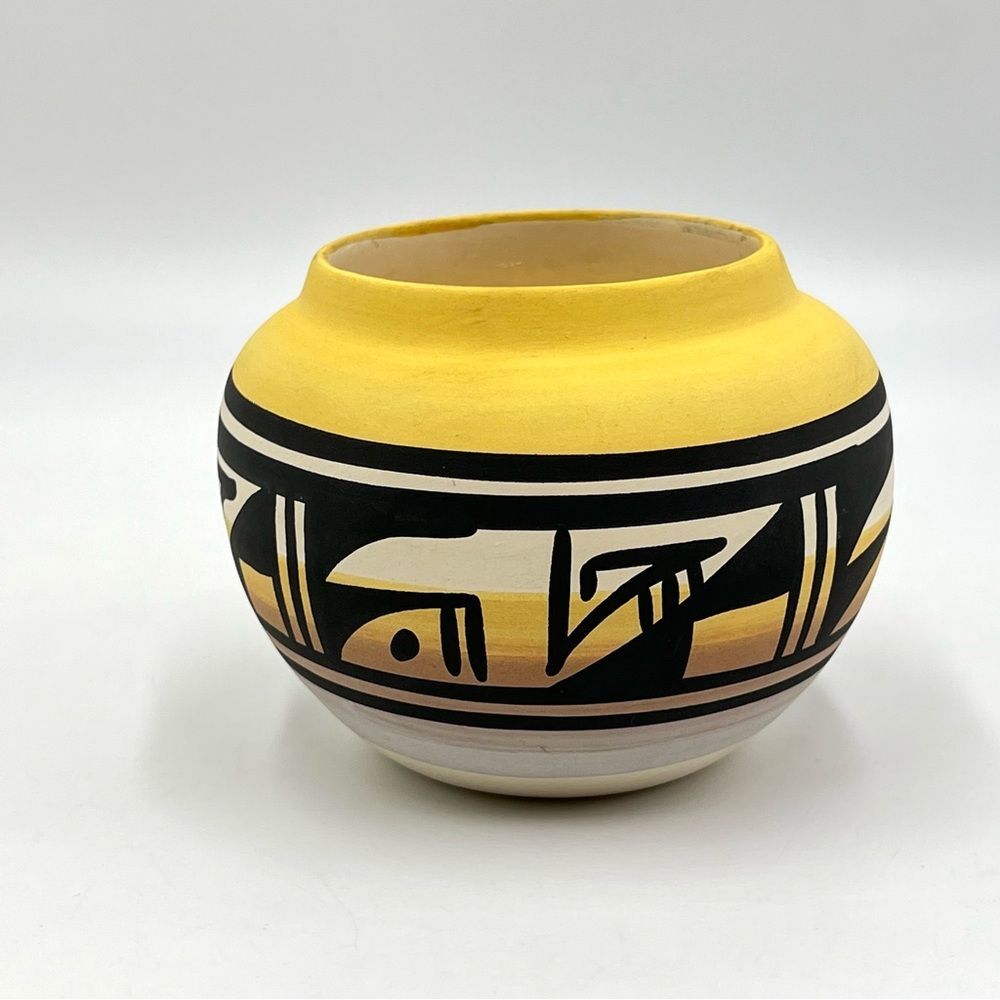 Vintage Lee USAโ Navajo Black White Yellow Bird Pottery Bowl Pot Vase Mesa Verde - Picture 2 of 9